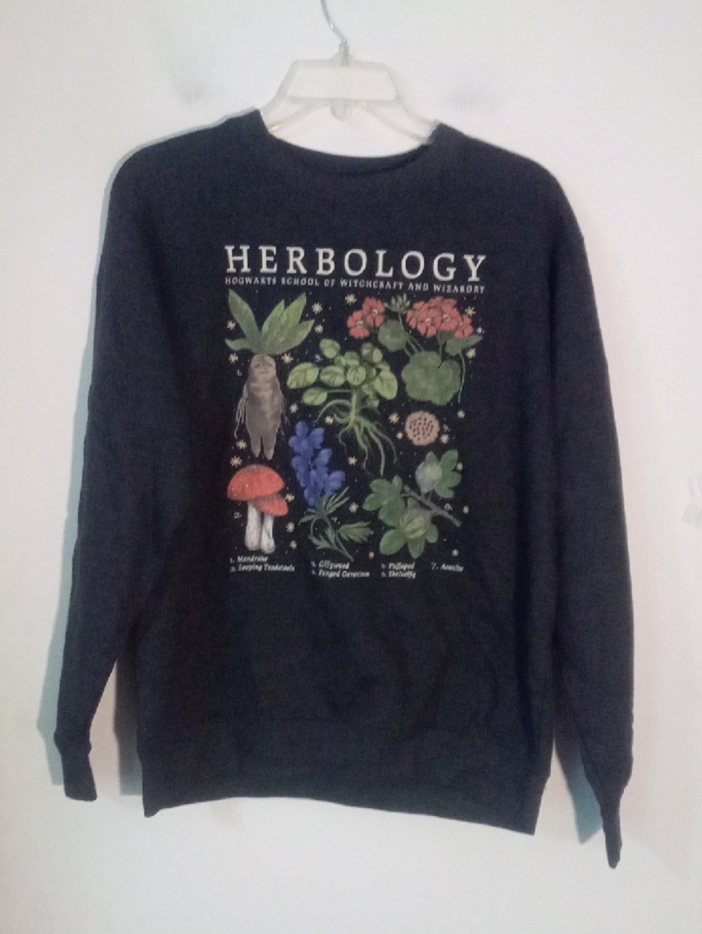 Zuni Sportswear Hogwarts Sweatshirt Medium NWT New